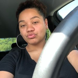 Meet your Posher, Monique